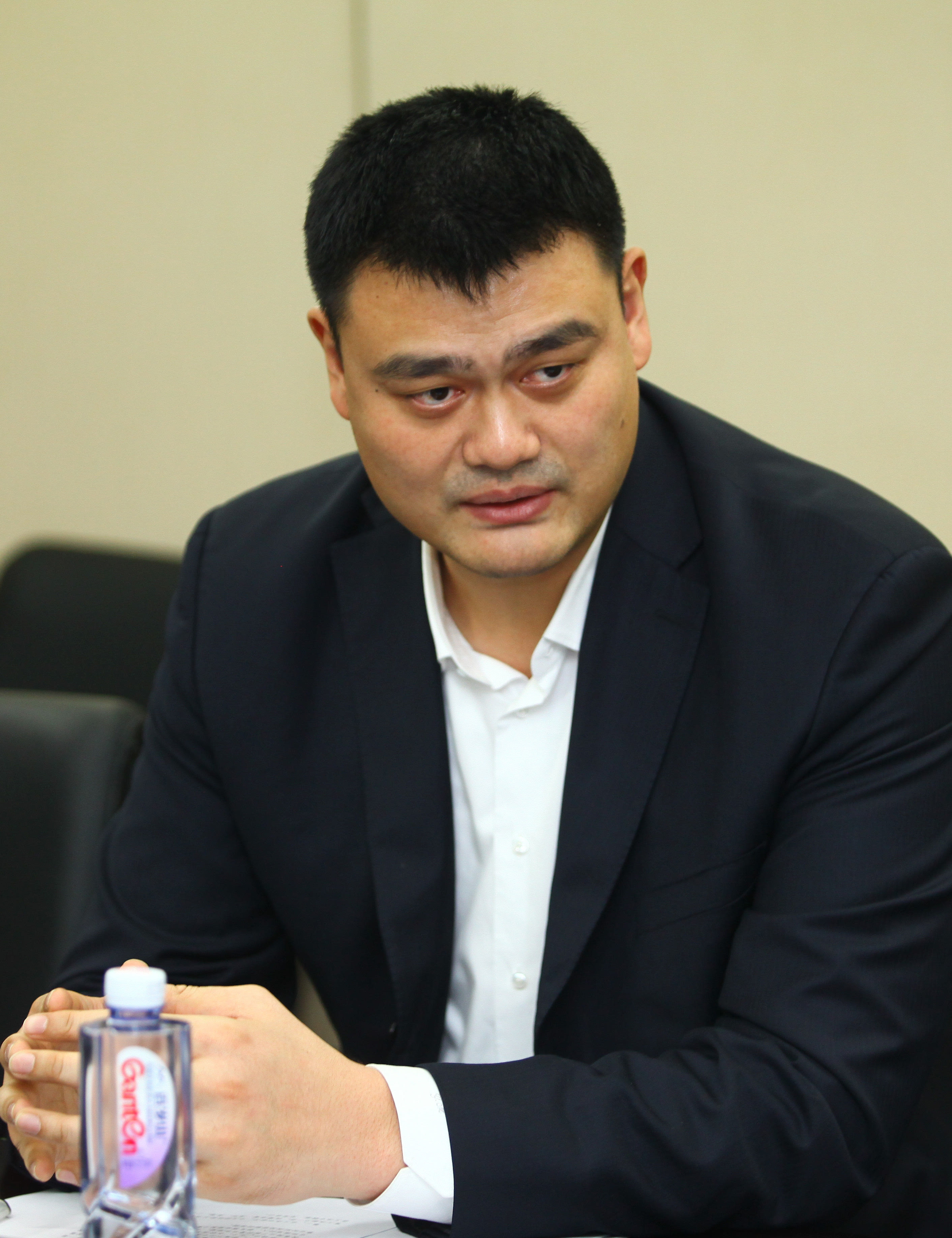 她个人努力