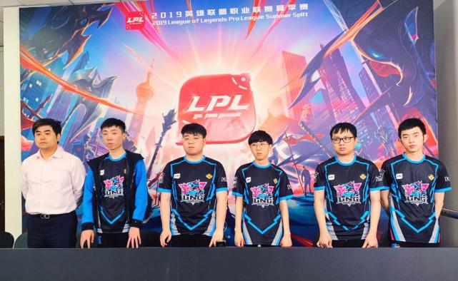 短道速滑的 短道速滑的