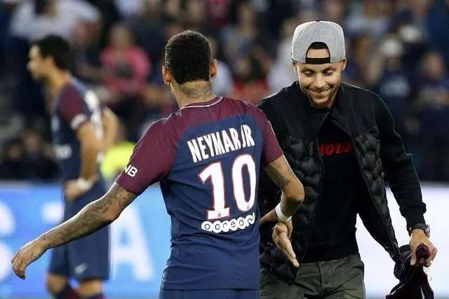 我和梅西不 我和梅西不